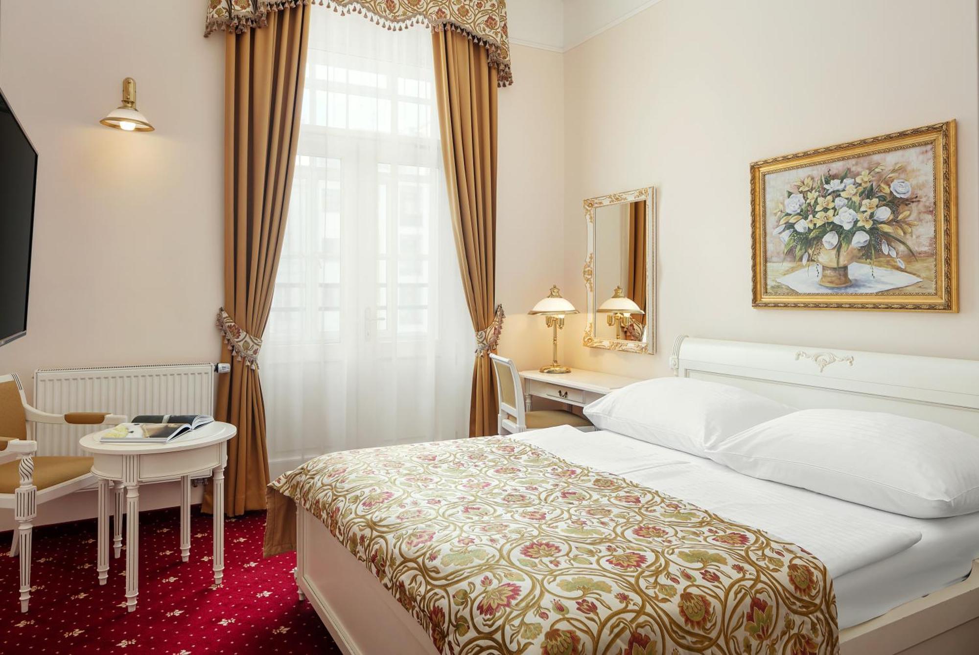 Double Room,1563309154:JPEG